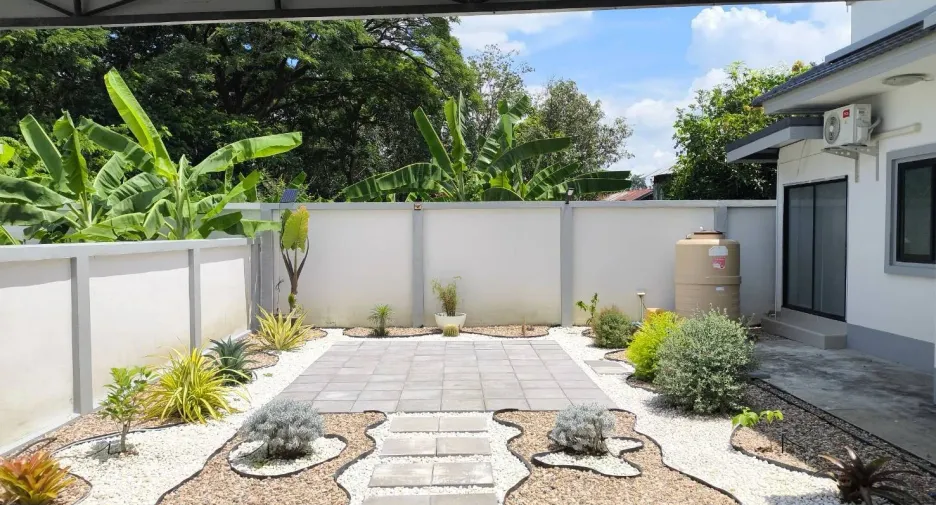 For rent 4 bedrooms villa in Mueang Chiang Mai, Chiang Mai