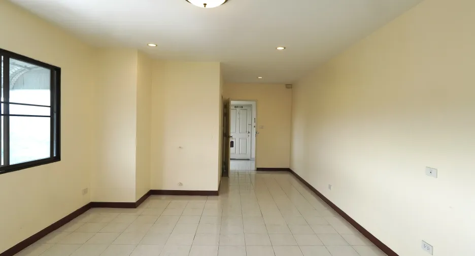 For sale studio condo in Saraphi, Chiang Mai