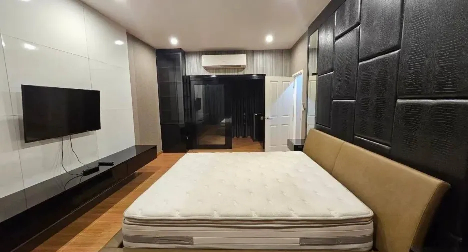 For rent 3 bedrooms house in Pak Kret, Nonthaburi