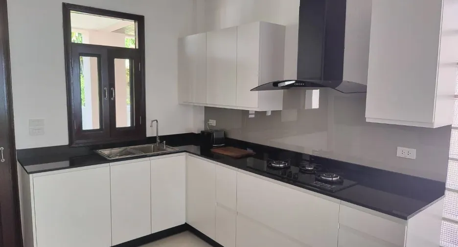 For rent 4 ベッドルーム villa in Bang Saray, Pattaya
