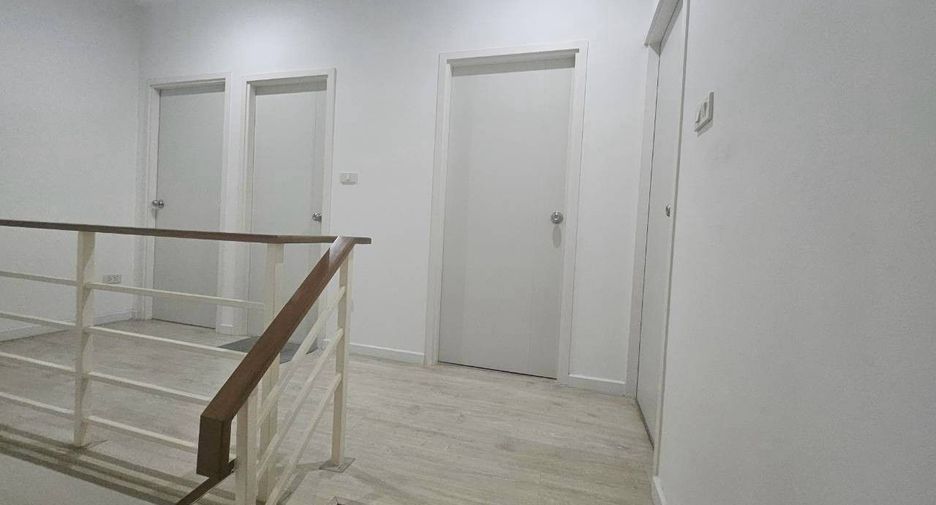For sale 4 bedrooms townhouse in Prawet, Bangkok