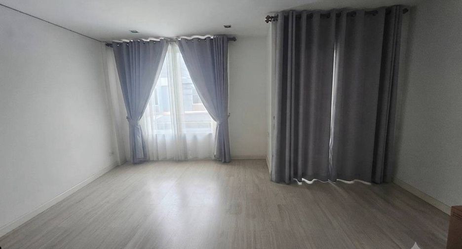 For sale 4 bedrooms townhouse in Prawet, Bangkok