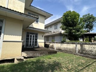 Casa adosada en venta de 3 habitaciones en Bang Kapi, Bangkok