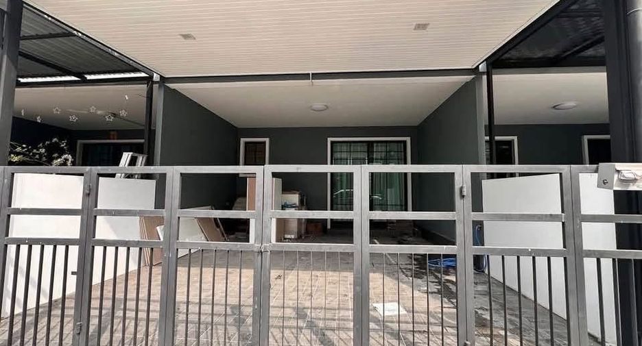For rent 3 bedrooms townhouse in Sai Mai, Bangkok