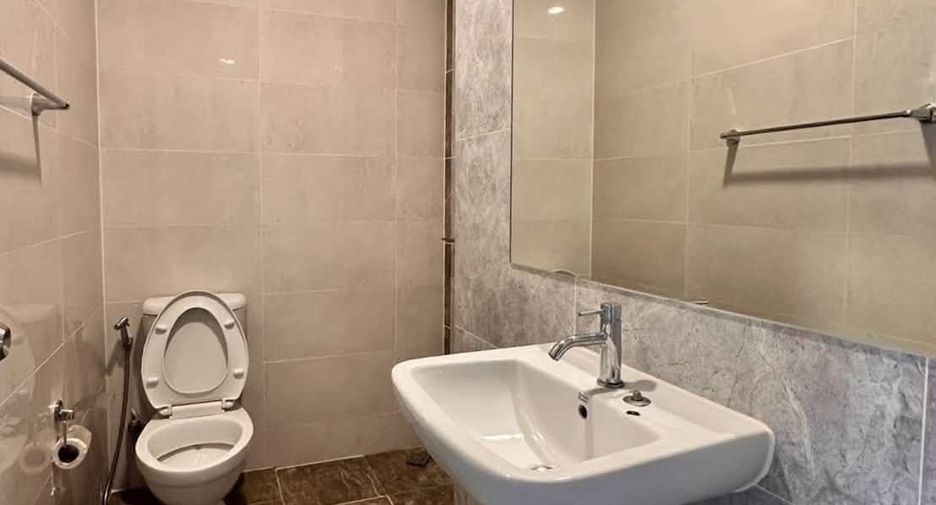 For rent 3 bedrooms townhouse in Sai Mai, Bangkok