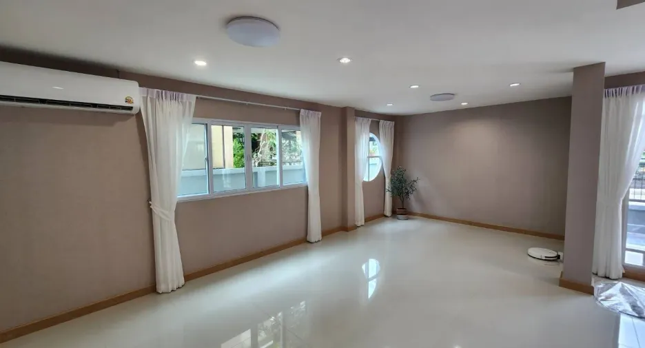 For sale 3 bedrooms house in Khlong Sam Wa, Bangkok