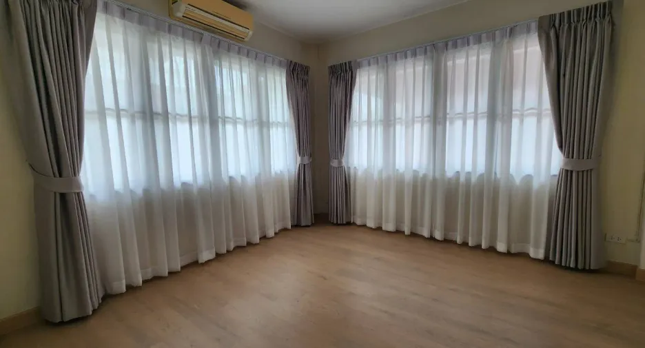 For sale 3 bedrooms house in Khlong Sam Wa, Bangkok