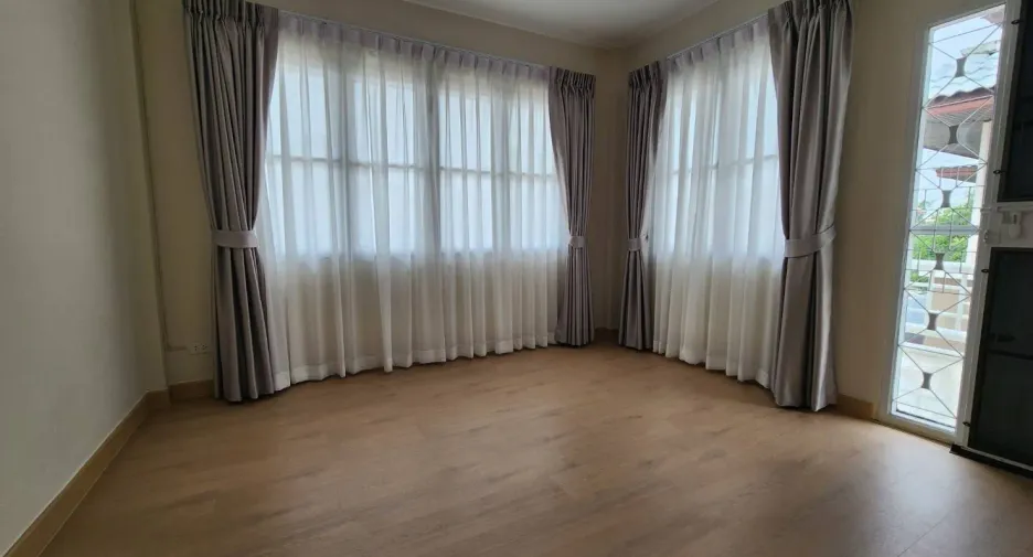 For sale 3 bedrooms house in Khlong Sam Wa, Bangkok