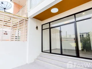 À vendre 4 chambres maison à Wang Thonglang, Bangkok