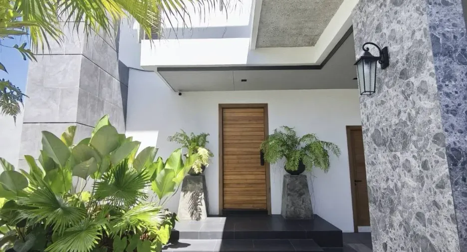 For sale and for rent 4 bedrooms villa in Thalang, Phuket