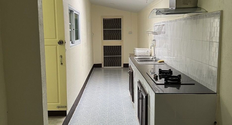 For rent 5 bedrooms house in San Sai, Chiang Mai
