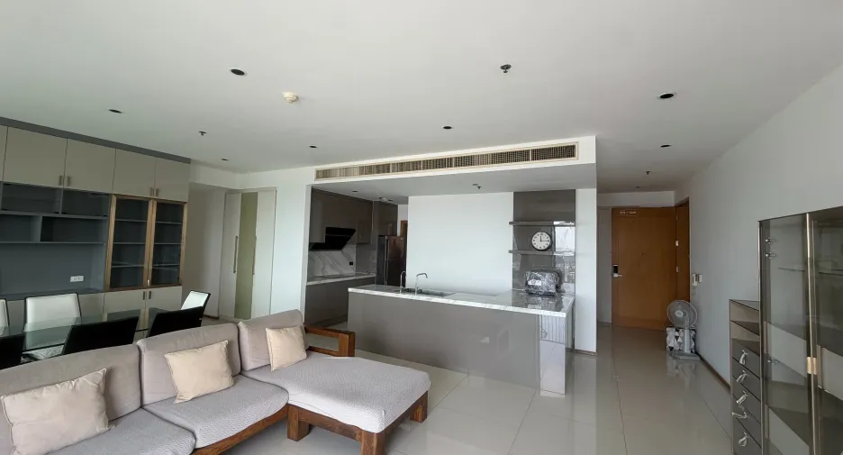 For rent 3 bedrooms condo in Khlong Toei, Bangkok