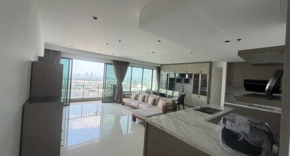 For rent 3 bedrooms condo in Khlong Toei, Bangkok