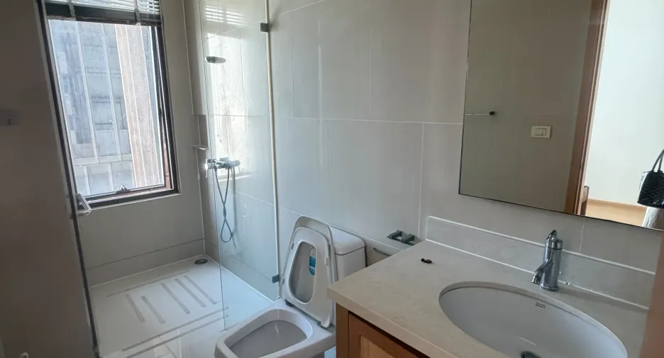 For rent 3 bedrooms condo in Khlong Toei, Bangkok