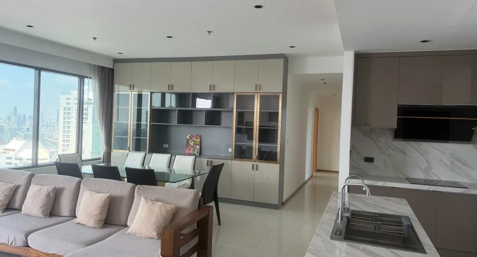 For rent 3 bedrooms condo in Khlong Toei, Bangkok
