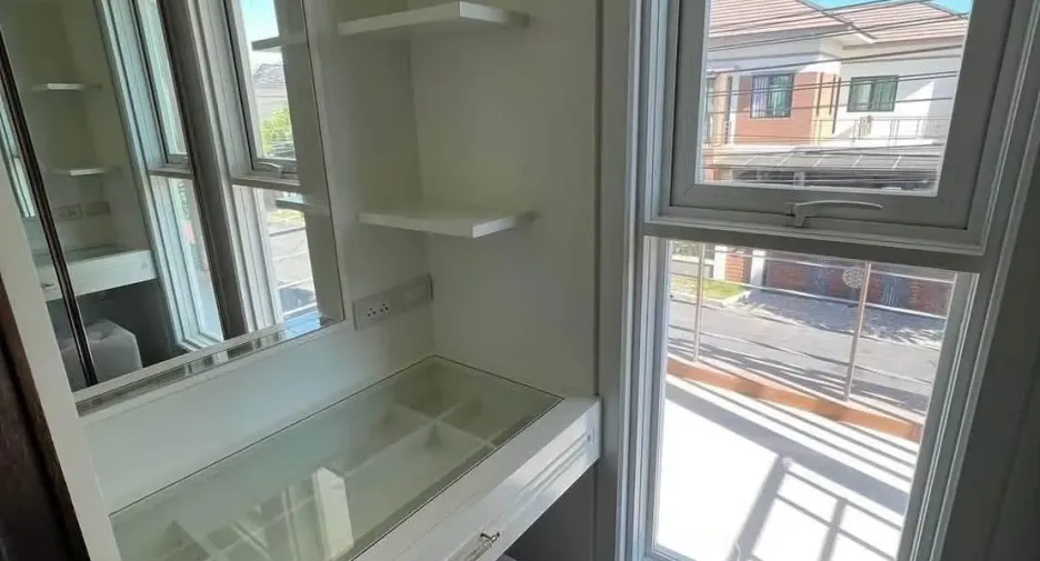 À vendre et à louer 4 chambres maison à Bang Saray, Pattaya