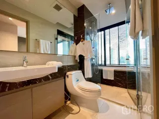 For rent 2 bedrooms condo in Bang Rak, Bangkok