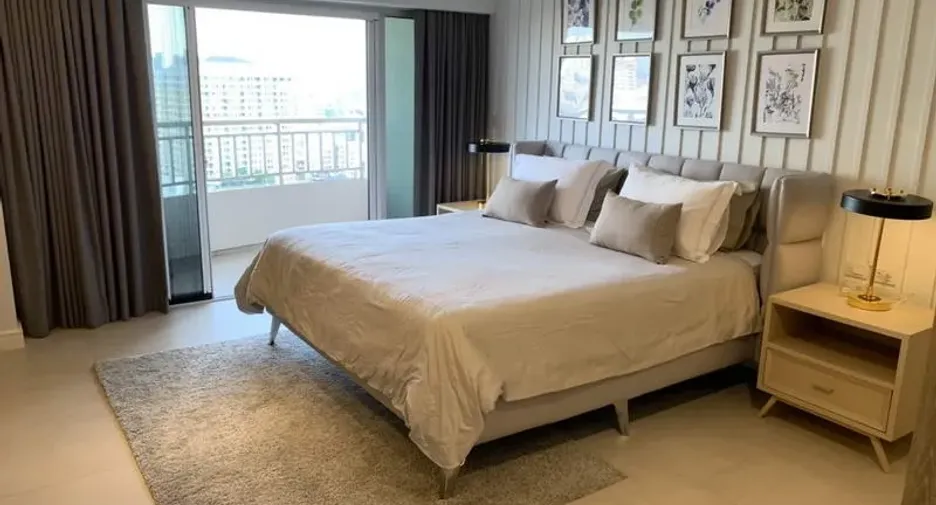 For rent 2 bedrooms condo in Sathon, Bangkok