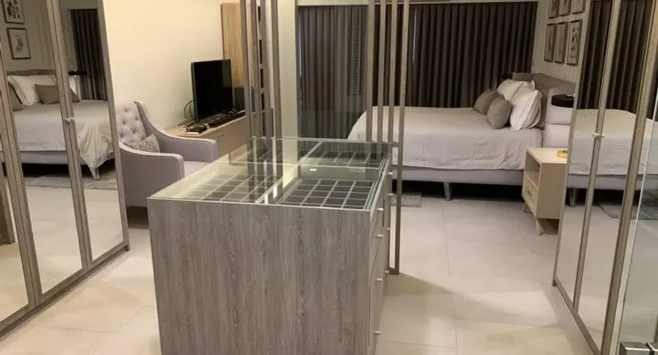 For rent 2 bedrooms condo in Sathon, Bangkok