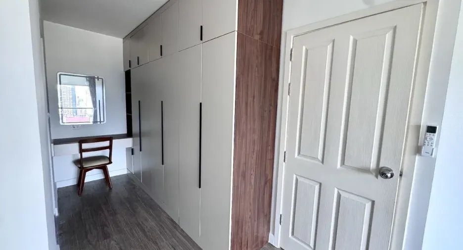 For rent 2 bedrooms condo in Huai Khwang, Bangkok