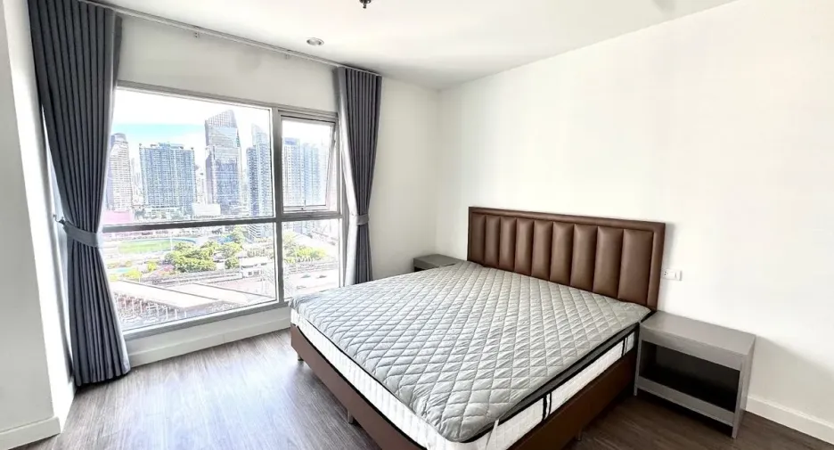 For rent 2 bedrooms condo in Huai Khwang, Bangkok