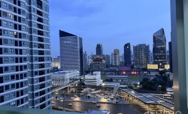 For rent 2 bedrooms condo in Huai Khwang, Bangkok