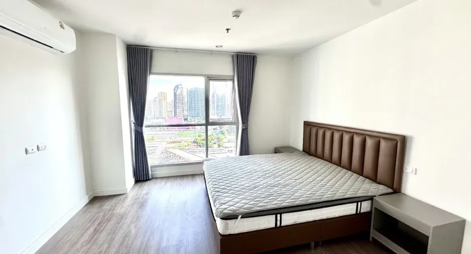 For rent 2 bedrooms condo in Huai Khwang, Bangkok