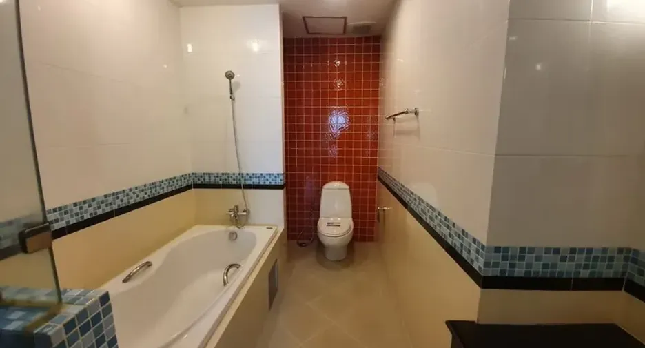 For rent 2 bedrooms condo in Khlong Toei, Bangkok