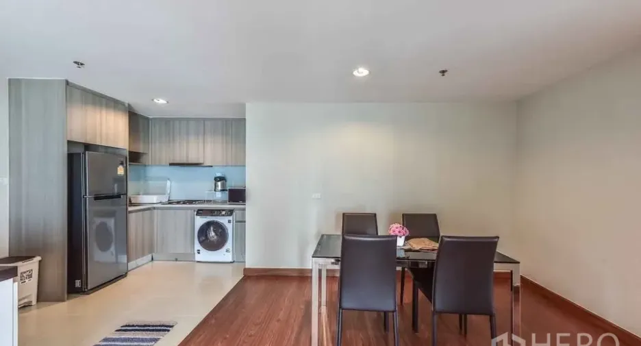 For rent 2 bedrooms condo in Huai Khwang, Bangkok