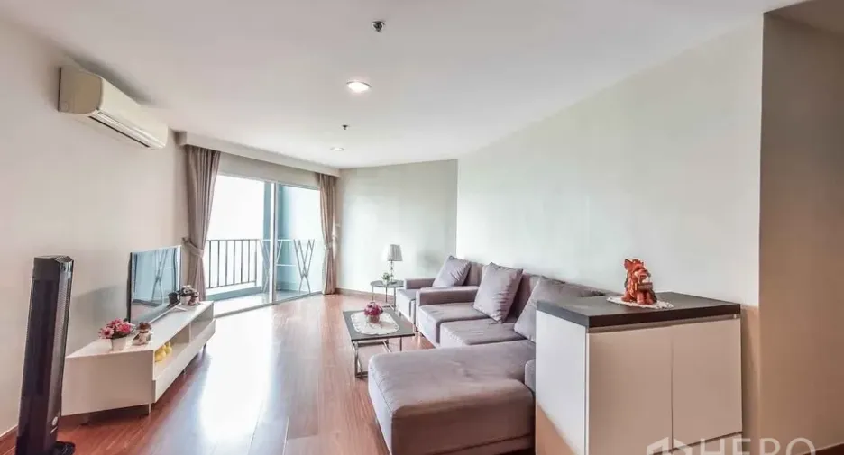 For rent 2 bedrooms condo in Huai Khwang, Bangkok