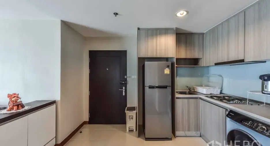 For rent 2 bedrooms condo in Huai Khwang, Bangkok