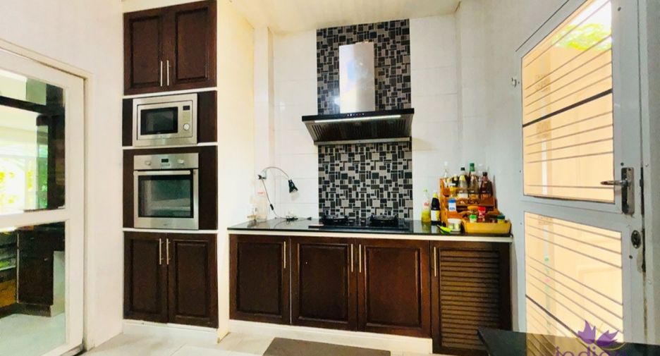 À vendre 6 chambres maison à San Kamphaeng, Chiang Mai