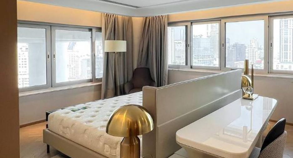 For sale 3 bedrooms condo in Khlong Toei, Bangkok