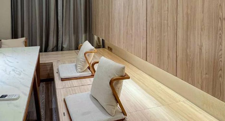 For sale 3 bedrooms condo in Khlong Toei, Bangkok