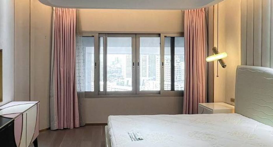 For sale 3 bedrooms condo in Khlong Toei, Bangkok