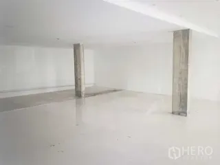 For rent retail Space in Phaya Thai, Bangkok