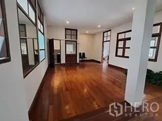 Gewerbefläche zur Miete in Watthana, Bangkok