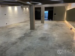 For rent retail Space in Phaya Thai, Bangkok
