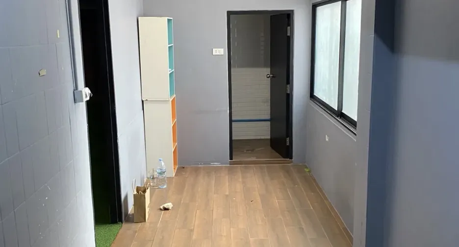 For rent retail Space in Phaya Thai, Bangkok