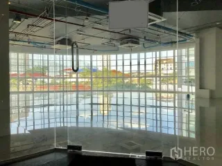 For rent retail Space in Watthana, Bangkok