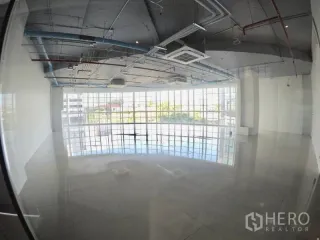 For rent retail Space in Watthana, Bangkok