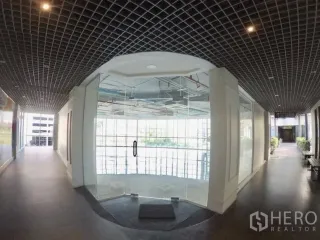 For rent retail Space in Watthana, Bangkok