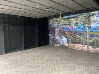 For rent retail Space in Watthana, Bangkok