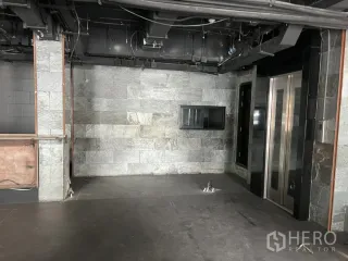 For rent retail Space in Watthana, Bangkok