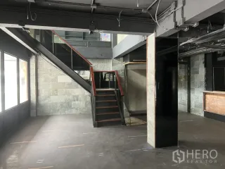For rent retail Space in Watthana, Bangkok