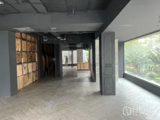 For rent retail Space in Watthana, Bangkok