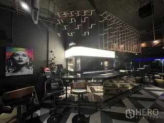 À louer local commercial à Watthana, Bangkok