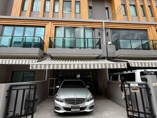 For rent 3 bedrooms townhouse in Prawet, Bangkok