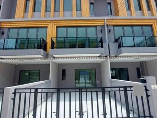 For rent 3 bedrooms townhouse in Prawet, Bangkok