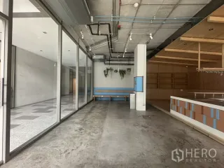 For rent retail Space in Phra Khanong, Bangkok